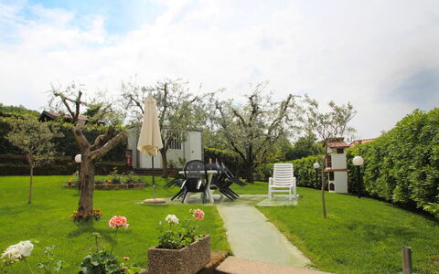 Rondinelli: Propriété, Jardin, Arbre, Ciel, Botanique, Maison, Bâtiment, Herbe, Immobilier, Cour