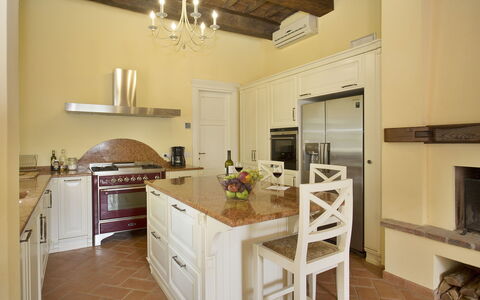 Santo Stefano 10: Comptoir, Pièce, Meubles, Propriété, Cabinetry, Cuisine, Bâtiment, Sol, Design Intérieur, Plafond
