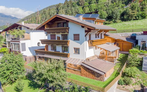 Berneckblick: Plante, Bâtiment, Propriété, Ciel, Fenêtre, La Nature, Maison, Arbre, Lot Terre, Design Urbain
