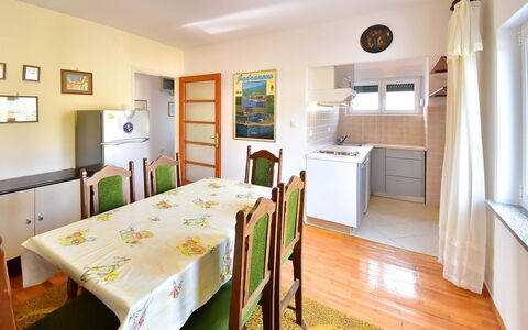 Nera: Pièce, Propriété, Meubles, Design Intérieur, Bâtiment, Jaune, Sol, Maison, Immobilier, Domicile