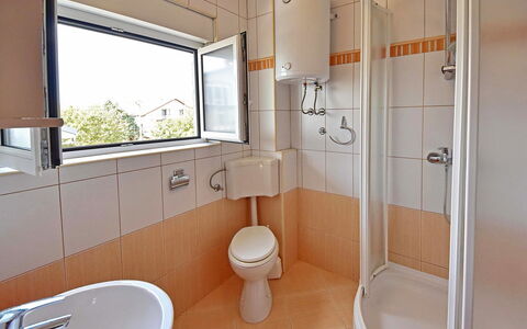 Nera: Salle De Bains, Propriété, Pièce, Luminaire Plomberie, Design Intérieur, Bâtiment, Architecture, Immobilier, Maison, Meubles