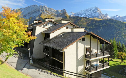 Les Petites Maraîches 132 389: Montagnes Relief, Montagne, Chaîne De Montagnes, Propriété, Village De Montagne, Maison, Alpes, Domicile, Paysage Naturel, Immobilier