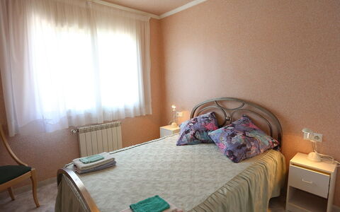 Escorpion: Chambre, Lit, Pièce, Meubles, Propriété, Drap De Lit, Cadre De Lit, Literie, Mur, Sol