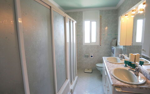 Escorpion: Salle De Bains, Propriété, Pièce, Design Intérieur, Sol, Mur, Bâtiment, Maison, Architecture, Immobilier