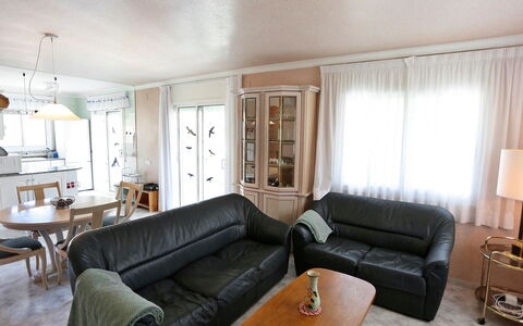 Escorpion: Pièce, Meubles, Salon, Propriété, Design Intérieur, Canapé, Bâtiment, Maison, Immobilier, Sol