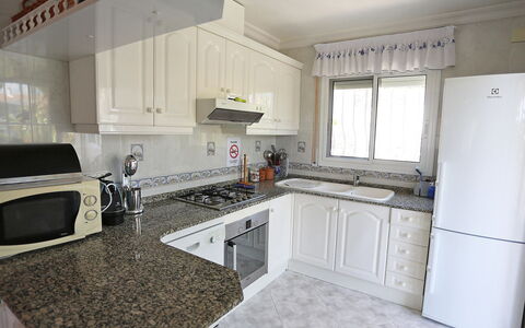 Escorpion: Comptoir, Propriété, Pièce, Blanc, Cabinetry, Cuisine, Meubles, Design Intérieur, Bâtiment, Sol