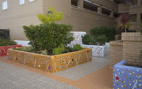 Jardines del Mar - Azahar: Propriété, Mur, Cour, Zone Résidentielle, Architecture, Pot De Fleur, Paysage, Jardin, Aménagement Paysager, Immobilier