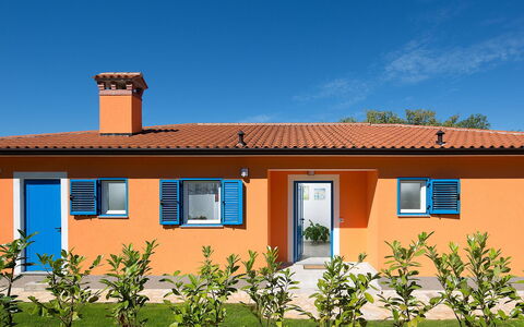 Ana: Maison, Propriété, Domicile, Bâtiment, Immobilier, Toit, Façade, Chalet, Zone Résidentielle, Architecture