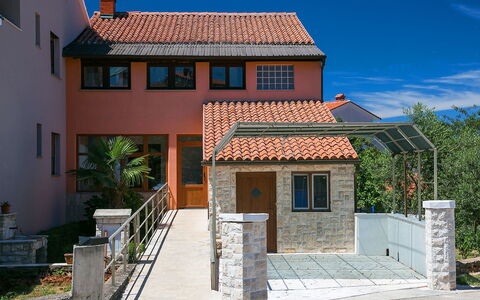 Ivković: Propriété, Maison, Bâtiment, Domicile, Immobilier, Zone Résidentielle, Architecture, Façade, Toit, Chalet
