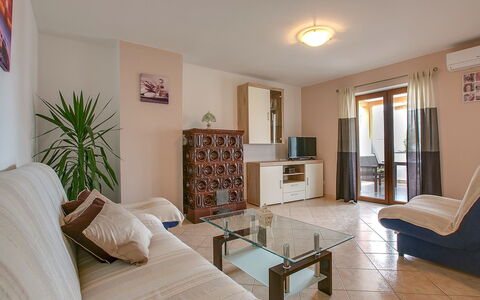 Ivković: Propriété, Pièce, Meubles, Salon, Design Intérieur, Bâtiment, Sol, Immobilier, Plafond, Maison