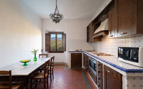 Villa Sieve: Design Intérieur, Bois, Sol, Meubles, Cuisine, Pièce, Sol, Comptoir, Domicile, Cabinetry