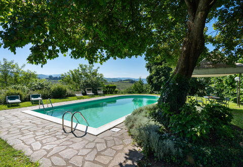 La Forra: L'Eau, Plante, Piscine, Ciel, Bleu Azur, Arbre, Ombre, Mobilier De Jardin, Maison, Loisir