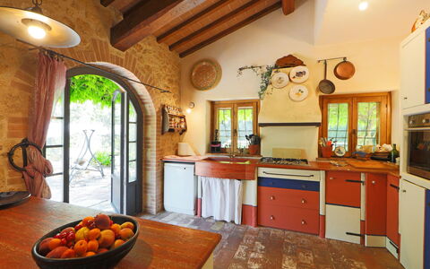 Oasis: Comptoir, Pièce, Propriété, Cuisine, Plafond, Meubles, Bâtiment, Cabinetry, Design Intérieur, Maison