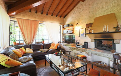 Oasis: Propriété, Pièce, Salon, Design Intérieur, Bâtiment, Meubles, Maison, Immobilier, Plafond, Domicile