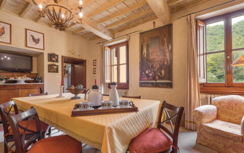 Villa Paola: Pièce, Propriété, Bâtiment, Meubles, Design Intérieur, Plafond, Salle À Manger, Table, Domicile, Salon
