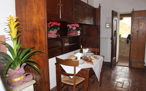 Borgo Santinovo: Pièce, Propriété, Meubles, Bâtiment, Design Intérieur, Maison, Cabinetry, Dur, Cuisine, Sol