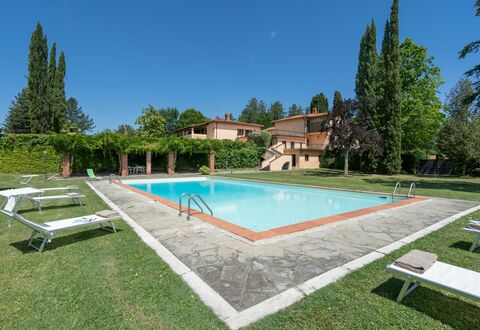 Villa Santa Maria: Piscine, Propriété, Maison, Immobilier, Bâtiment, Biens, Herbe, Zone Résidentielle, Loisir, Architecture
