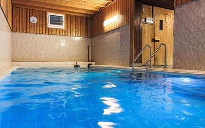 Disentis 100: Sol, Sol, Piscine, Tache De Bois, Dur, Rideau, Recours, Hôtel, Centre De Loisirs