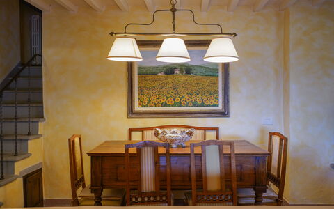 Villa San Lorenzo: Pièce, Plafond, Design Intérieur, Éclairage, Meubles, Luminaire, Table, Bâtiment, Mur, Lustre