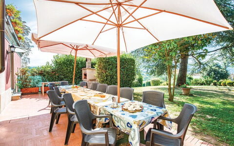Villa i Cedri: Plante, Table, Meubles, Propriété, Chaise, Ciel, Ombre, Arbre, Tableau De Plein Air, Mobilier De Jardin