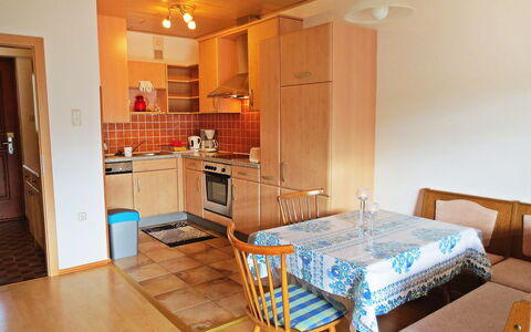 Annemarie: Pièce, Meubles, Propriété, Bâtiment, Sol, Maison, Design Intérieur, Table, Domicile, Immobilier