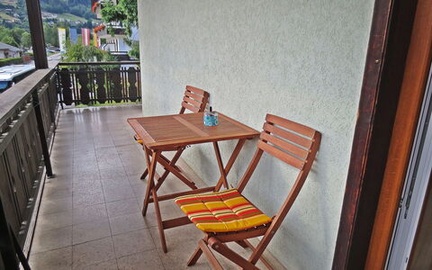 Annemarie: Chaise, Meubles, Propriété, Table, Pièce, Sol, Maison, Immobilier, Balcon, Design Intérieur