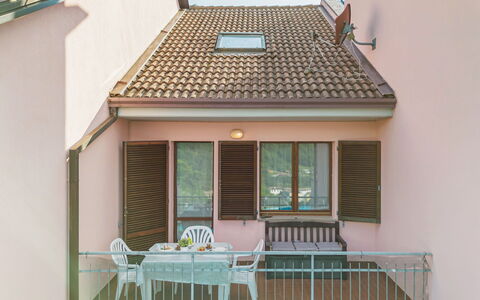 Pignone 100: Bâtiment, Fenêtre, Meubles, Bois, Chaise, Ombre, Table, Porche, Maison, Porte