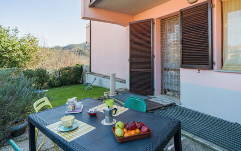 Pignone 100: Balcon, Chaise, Ombre, Table Cuisine Et Salle A Manger, Tableau De Plein Air, Mobilier De Jardin, Cour, Arrière-Cour, Plante D'Appartement, Tache De Bois