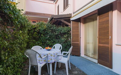 Villaggio 5 Terre 100.11: Bois, Tronc, L'Hiver, Brindille, Mobilier De Jardin, Gelé, Des Bois, Neige, Arrière-Cour