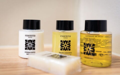 Trulli Itaka: Produit, Beauté, Jaune, L'Eau, Matériel De La Propriété, Bouteille