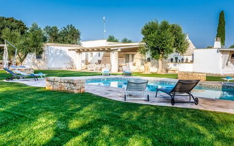 Trulli Itaka: Propriété, Bâtiment, Biens, Immobilier, Maison, Zone Résidentielle, Architecture, Herbe, Piscine, Domicile