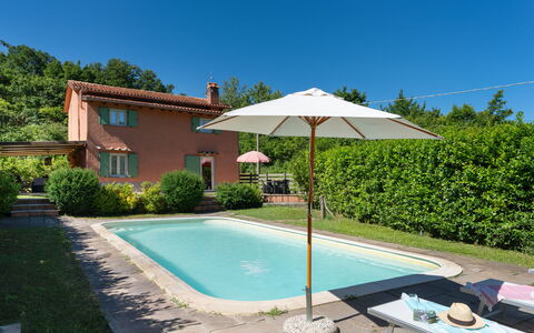 Villa Il Nido: L'Eau, Plante, Ciel, Propriété, Bâtiment, Bleu Azur, Ombre, Piscine, Arbre, Lot Terre