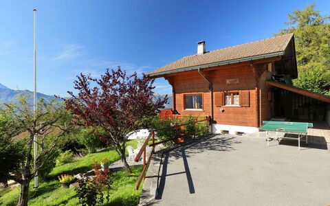 Chalet Zan-Fleuron: Propriété, Maison, Domicile, Bâtiment, Immobilier, Ciel, Arbre, Montagne, Chalet, Printemps