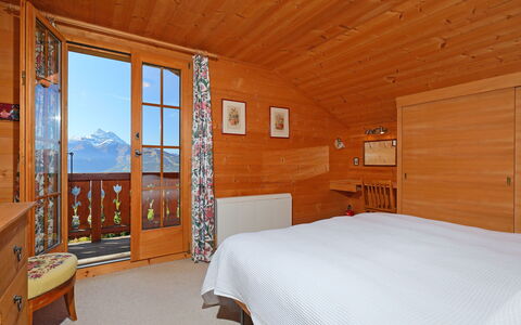 Chalet Zan-Fleuron: Chambre, Pièce, Meubles, Lit, Propriété, Plafond, Mur, Drap De Lit, Cadre De Lit, Bâtiment