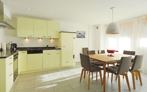 Susanna: Cabinetry, Meubles, Comptoir, Table, Chaise, Bois, Cuisinière, Appareil De Cuisine, Éclairage, Cuisine