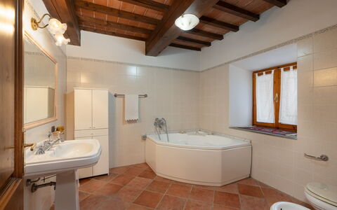 Casa Corella: Baignoire, Luminaire Plomberie, Propriété, Robinet, Salle De Bains, Miroir, Design Intérieur, Évier
