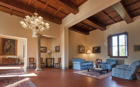 Villa Le Volte: Pièce, Plafond, Propriété, Bâtiment, Design Intérieur, Salon, Parquet, Faisceau, Meubles, Sol