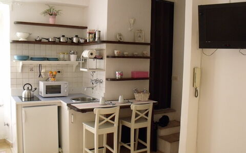 Studio Moremi': Propriété, Étagère, Table, Rayonnage, Bois, Bureau, Comptoir, Cabinetry, Design Intérieur