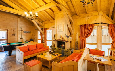 Les Fermes de Samoens 700.1: Pièce, Design Intérieur, Propriété, Bâtiment, Meubles, Salon, Orange, Maison, Domicile, Plafond