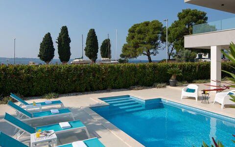Villa Fasana: Piscine, Propriété, Bâtiment, Immobilier, Maison, Zone Résidentielle, Architecture, Recours, Villa, Conception