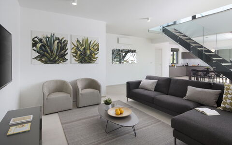 Villa Fasana: Salon, Pièce, Design Intérieur, Meubles, Propriété, Bâtiment, Maison, Sol, Immobilier, Mur