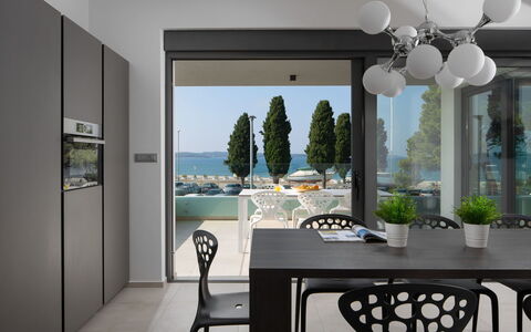 Villa Fasana: Pièce, Propriété, Design Intérieur, Bâtiment, Meubles, Plafond, Maison, Salle À Manger, Domicile, Table