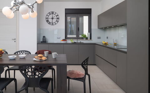 Villa Fasana: Meubles, Cuisine, Design Intérieur, Cabinetry, Comptoir, Sol, Luminaire, Plafond, Domicile, Appareil De Cuisine