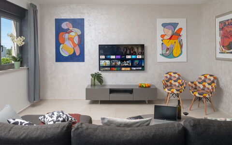 Villa Fasana: Design Intérieur, Mur, Meubles, Appareil Électronique, Salon, Sol, Télévision, Téléviseur, Pièce, Sol