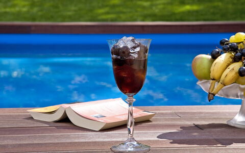 Škalniški: Boisson, Verres À Pied, Verre De Vin, Verre, Aliments, Dessert, Champagne Verres À Pied, Vacances