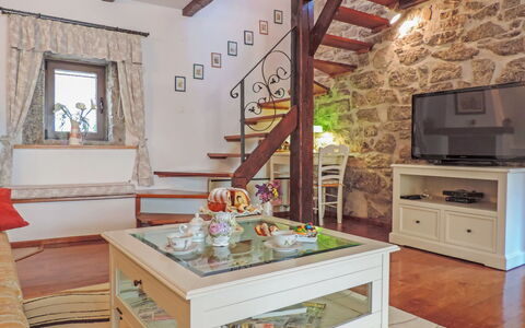 Škalniški: Pièce, Propriété, Meubles, Design Intérieur, Mur, Bâtiment, Maison, Plafond, Salon, Table