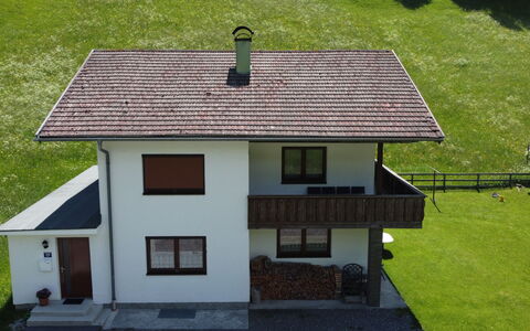 Thaler: Bâtiment, Propriété, Fenêtre, Bois, Lot Terre, Plante, Herbe, Chalet, Maison, Pente