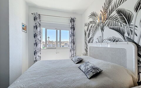 Empuriabrava 134: Design Intérieur, Chambre, Lit, Meubles, Sol, Textile, Literie, Drap De Lit, Sol, Domicile