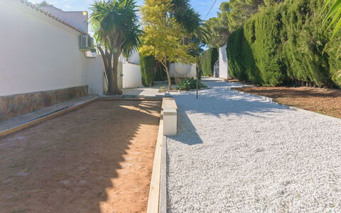 El Palmeral: Ciel, Propriété, Plante, Nuage, Surface De La Route, Asphalte, Architecture, Lot Terre, Arbre, Herbe