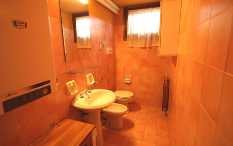 Il Portale di Arturo: Pièce, Propriété, Salle De Bains, Luminaire Plomberie, Toilette, Sol, Lavabo, Design Intérieur, Bâtiment, Architecture